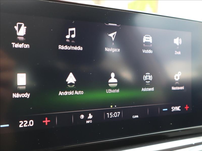 Škoda Octavia 2,0 TDi Style Virtual LED - fotka 19 z 35