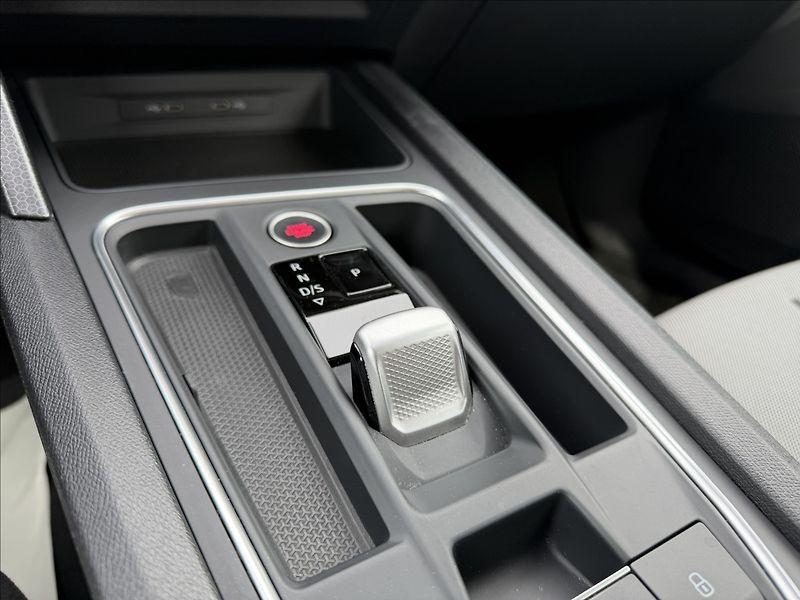 Seat Leon 2.0 TDI Style DSG/LED - fotka 17 z 24