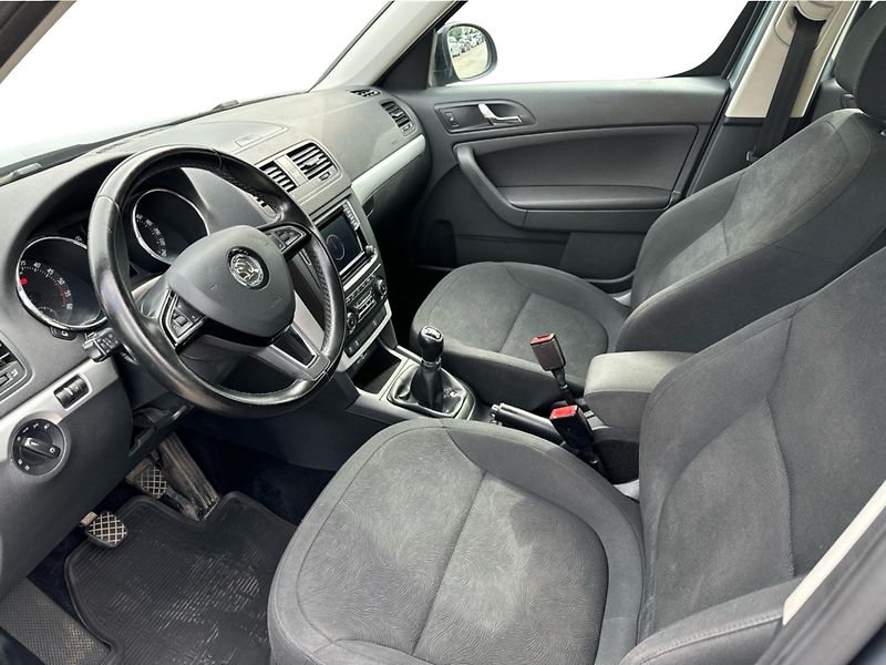 Škoda Yeti 2,0 TDI AMBITION FRESH 4x4 - fotka 11 z 18