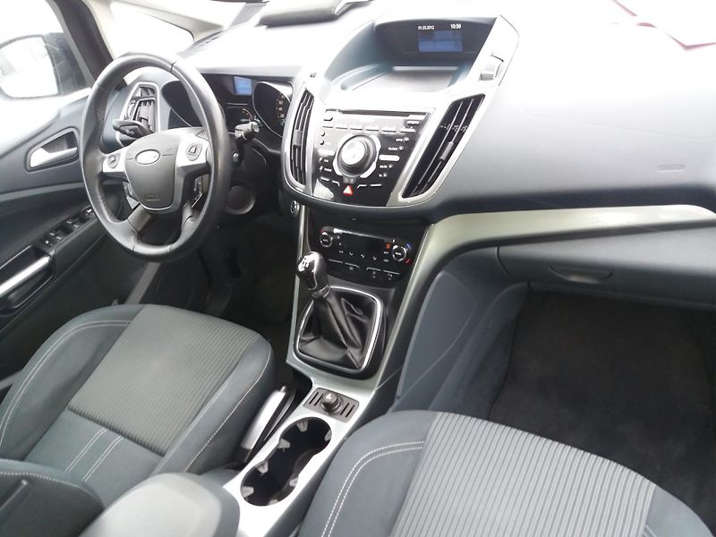 Ford Kuga 2.0TDCi,110kW,TAŽNY,SERV.KNÍŽK - fotka 10 z 19