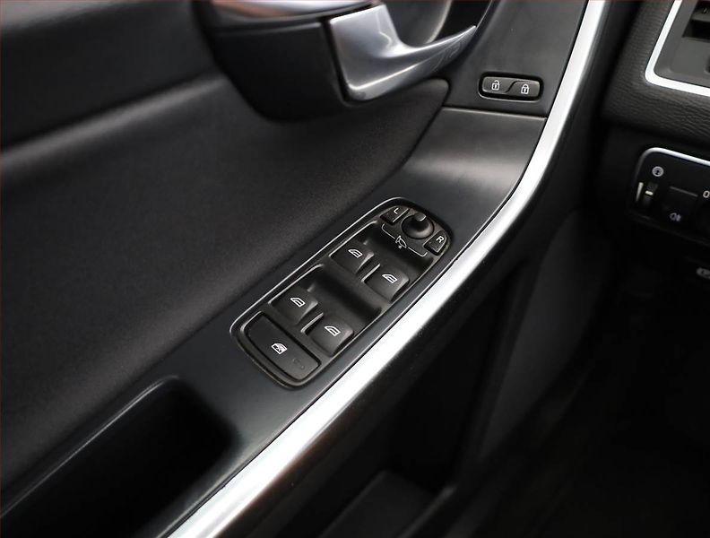 Volvo XC60 (2015) D5, 4X4, Automat, Serv.kniha - fotka 16 z 20