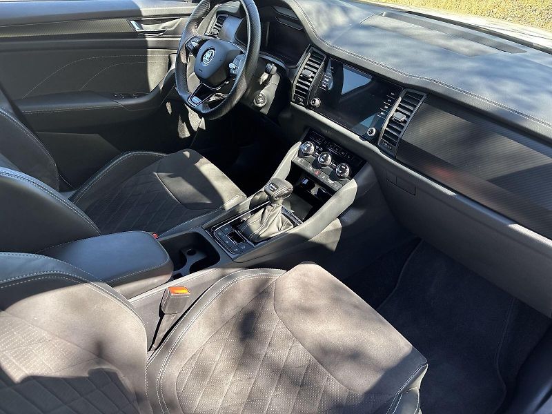 Škoda Kodiaq (2023) 2.0 TSI 4x4 DSG Sportline+ - fotka 9 z 33
