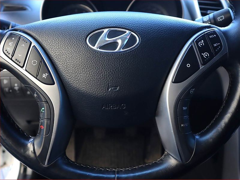 Hyundai i30 (2015) 1.6 MPI, Tempomat - fotka 17 z 17