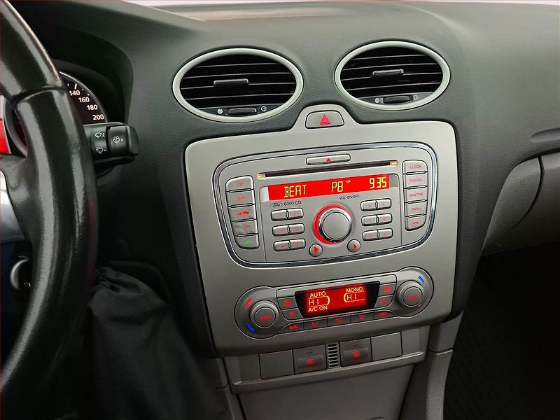 Ford Focus (2009) 1.6 16V, Serv.kniha, nová STK - fotka 12 z 16