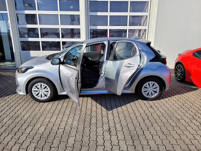 Toyota Yaris (2025) 1.5L HEV  Limited Edition - fotka 4 z 11