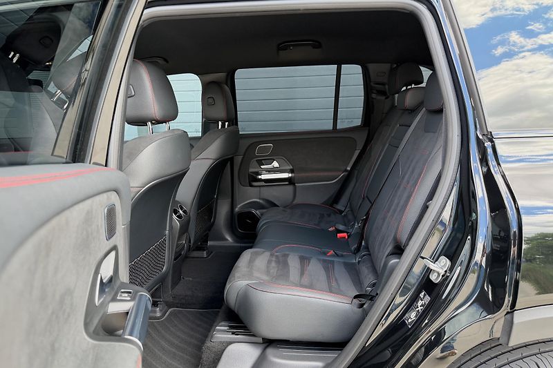 Mercedes-Benz EQB (2025) EQB 300 4Matic AMG Line - fotka 43 z 56