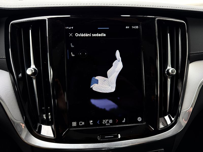 Volvo S60 T8 AWD ULTIMATE DARK // 335 kW - fotka 23 z 39