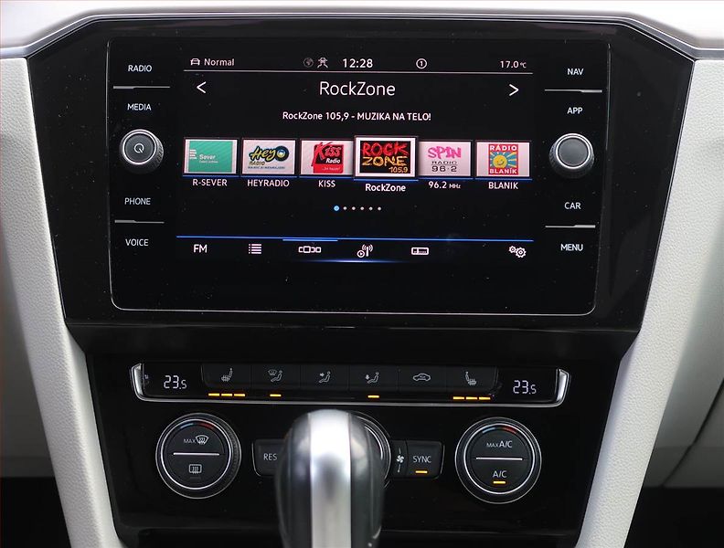 Volkswagen Passat (2020) 2.0 TDI, Automat, Kůže, Navi - fotka 12 z 17