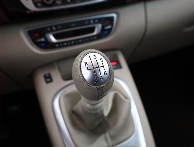 Renault Grand Scénic (2013) 1.6 dCi, 7 míst, Navi, Xenony - fotka 12 z 18