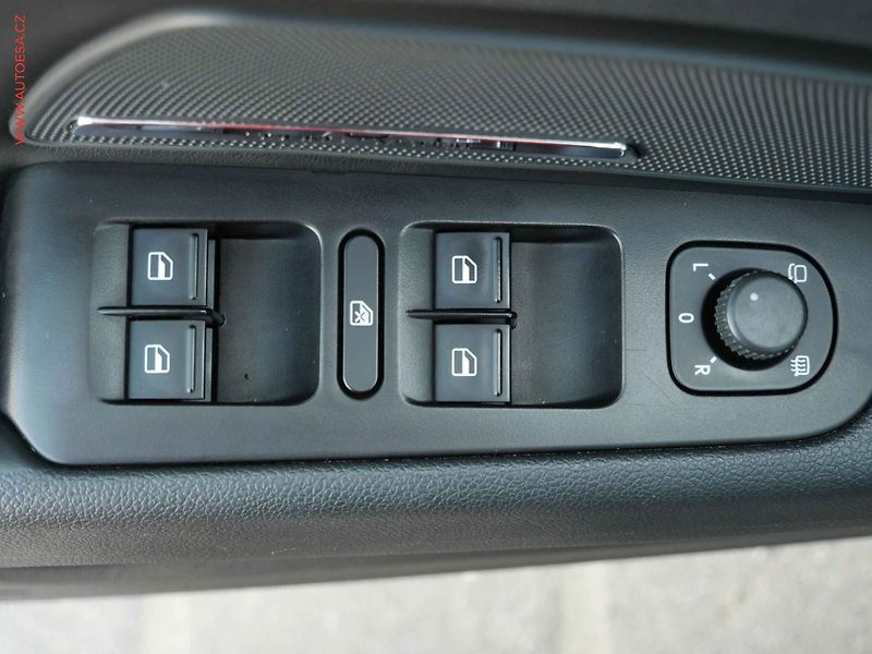 Škoda Superb (2012) 3.6 FSi 4x4, ČR, L&K, DSG - fotka 16 z 33