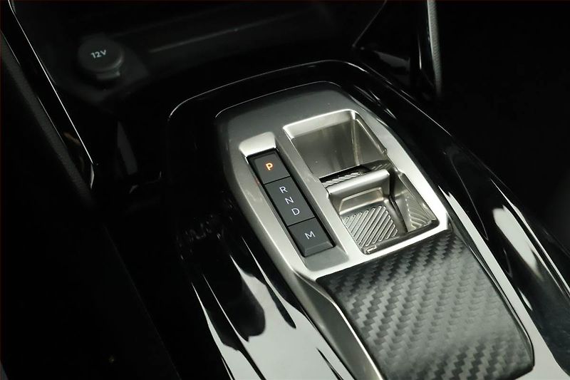 Peugeot 2008 (2024) Allure 1.2 PureTech - fotka 10 z 15