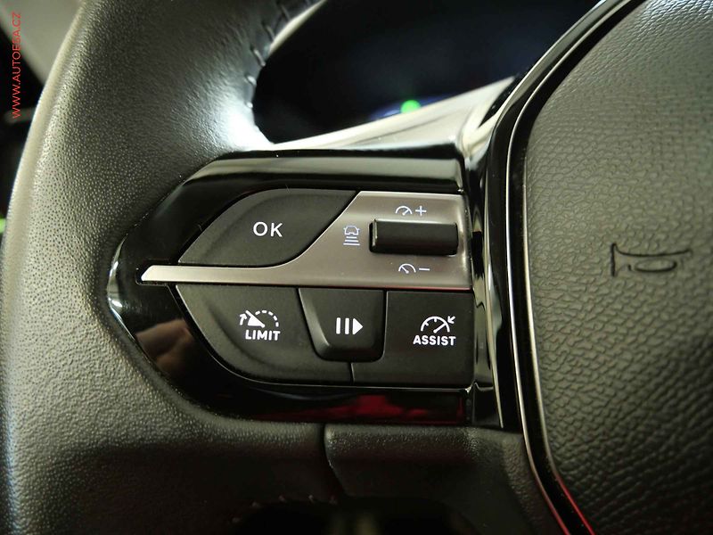 Peugeot 408 (2023) 1.2PT, 2.maj,ČR, servis - fotka 15 z 22