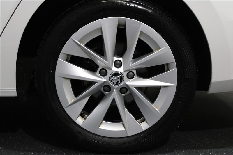 Škoda Octavia 2,0 TDI DSG style 1.majitel CZ - fotka 31 z 32