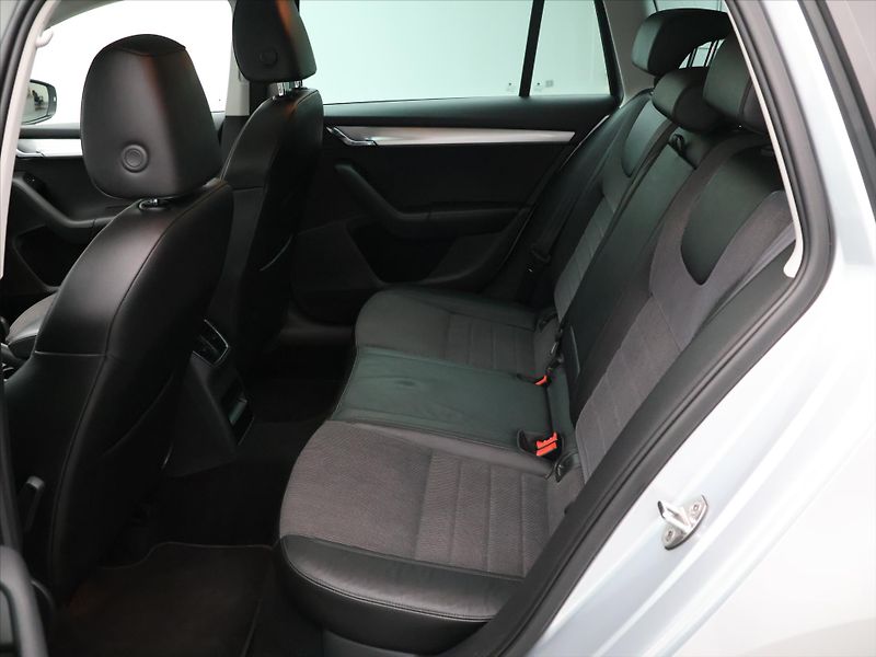 Škoda Octavia 2,0 TDI 110kW DSG Elegance+ - fotka 14 z 30