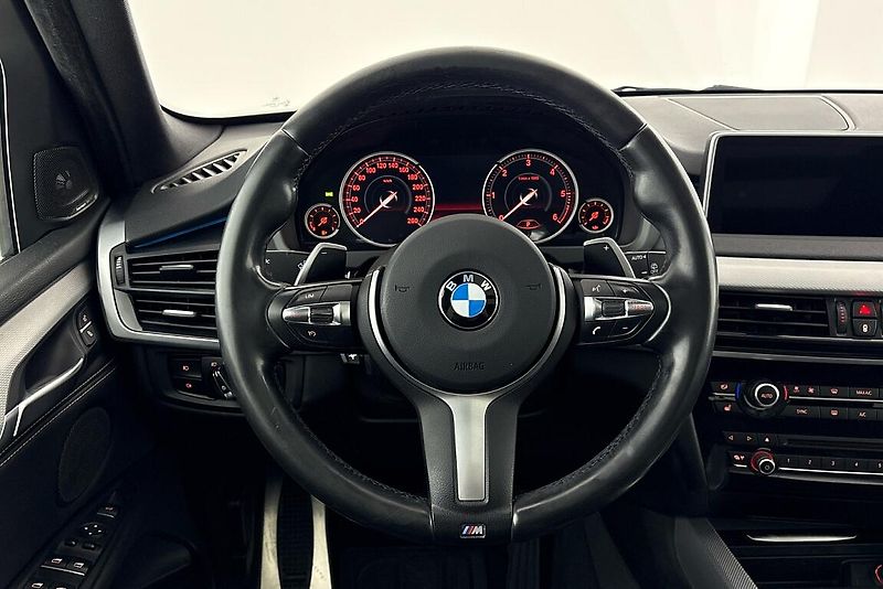 BMW X5 xDrive40d - fotka 22 z 25