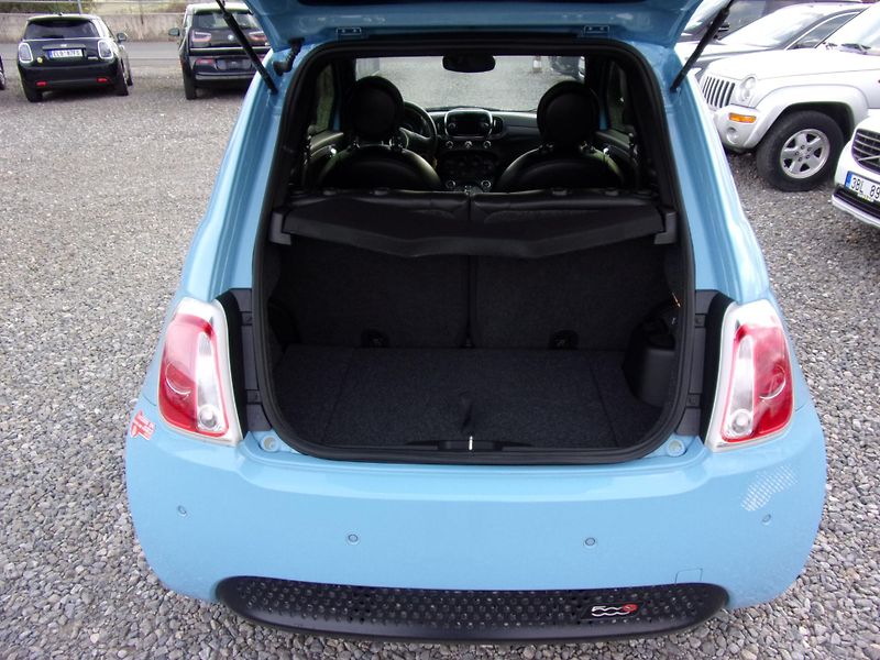 Fiat 500e (2017) 24kWh ATRAKTIVNÍ BARVA+VÝBAVA  - fotka 18 z 20