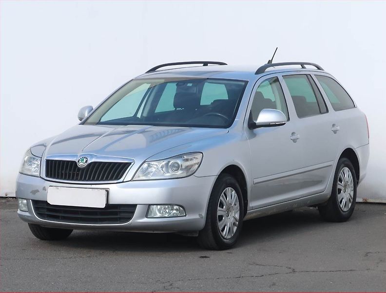Škoda Octavia (2012) Ambition 1.6 TDI, Navi - fotka 2 z 20