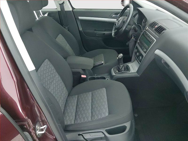 Škoda Octavia (2011) 1.6 TDI, nová STK - fotka 9 z 15