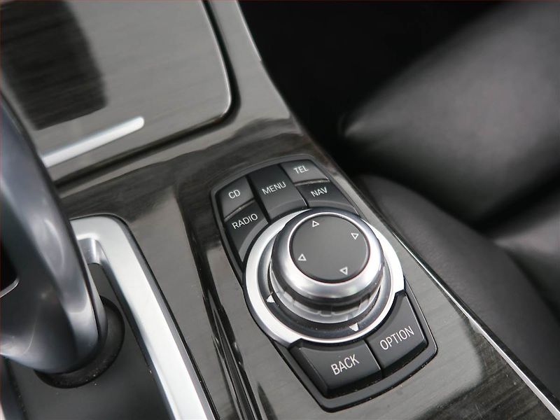 BMW Řada 5 (2012) Individual 525d xDrive, 4X4 - fotka 17 z 24