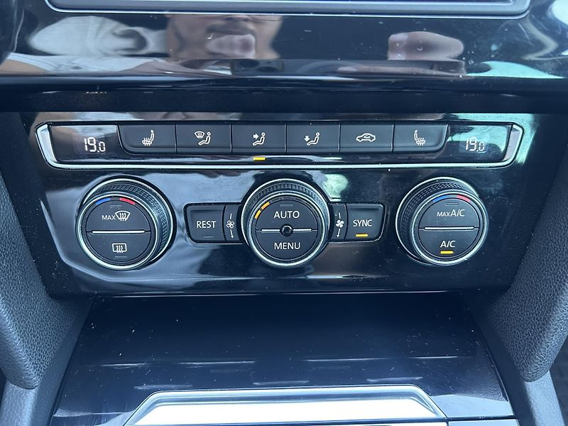 Volkswagen Passat 2.0TDI 110kW HIGHLINE - fotka 23 z 27