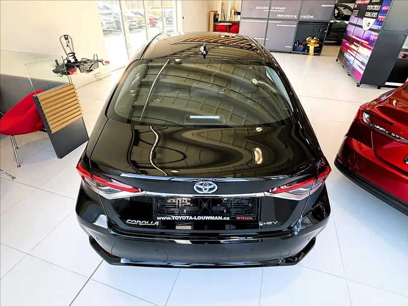 Toyota Corolla 1,8   SD Comfort Tech HEV - fotka 6 z 9