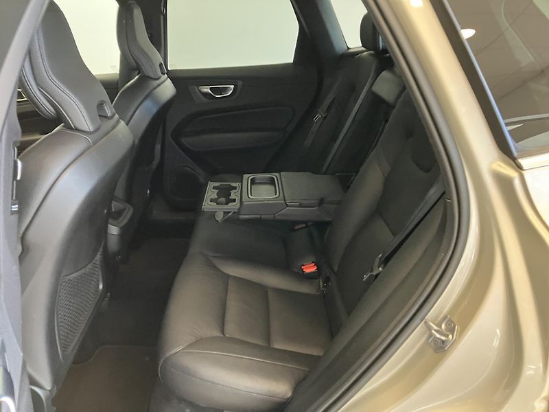 Volvo XC60 B4 AWD Inscription AT8, ČR - fotka 14 z 41