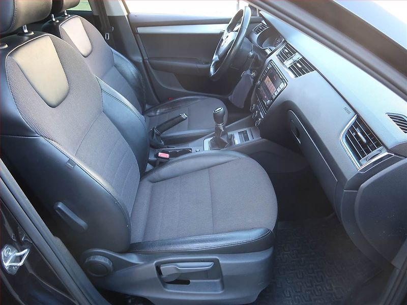 Škoda Octavia (2014) Elegance 1.6 TDI, Navi - fotka 9 z 18