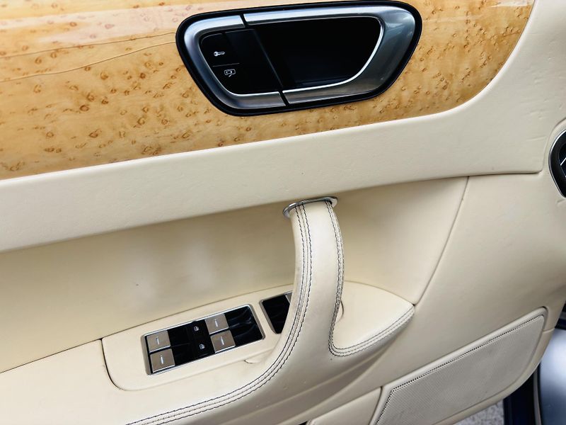 Bentley Continental Flying Spur (2007) 6.0L W12, 412kW, REZERVACE - fotka 14 z 26