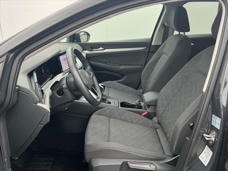 Volkswagen Golf 1,0 TSi 81kW LIFE  8 - fotka 11 z 27