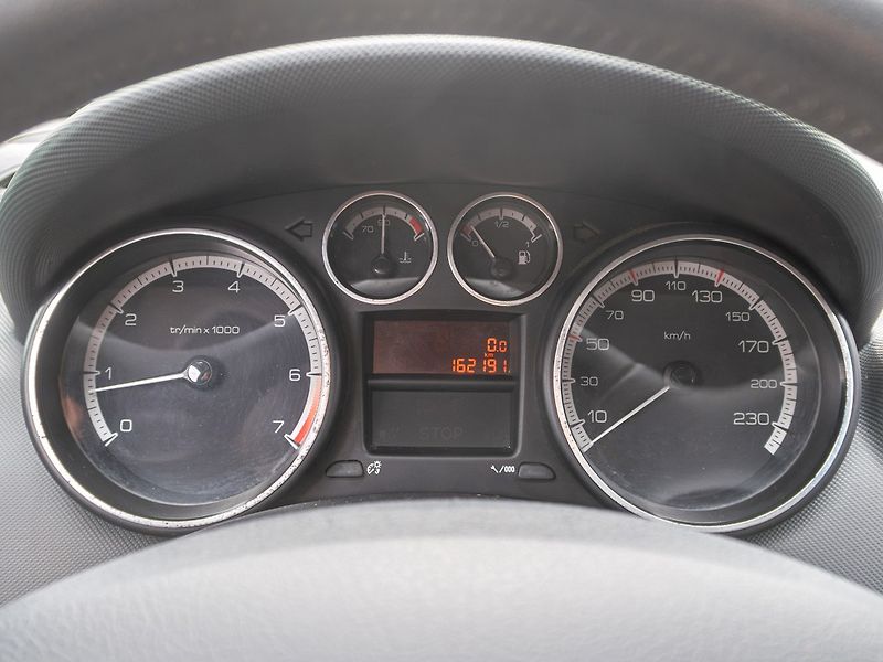 Peugeot 308 (2008) 1.6i 88KW 3DV – 2x KOLA - fotka 19 z 36