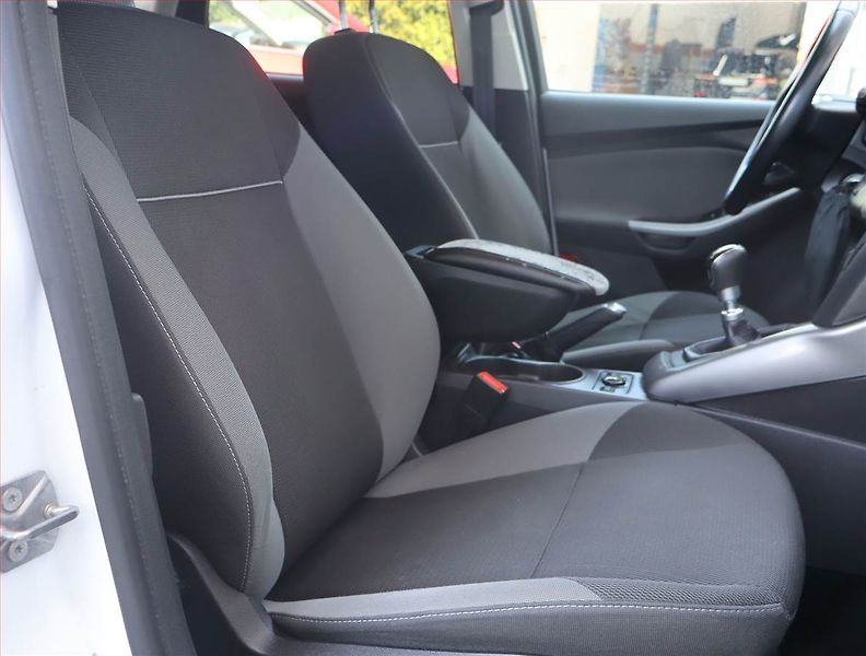 Ford Focus (2013) 1.6 TDCI, nová STK - fotka 9 z 14