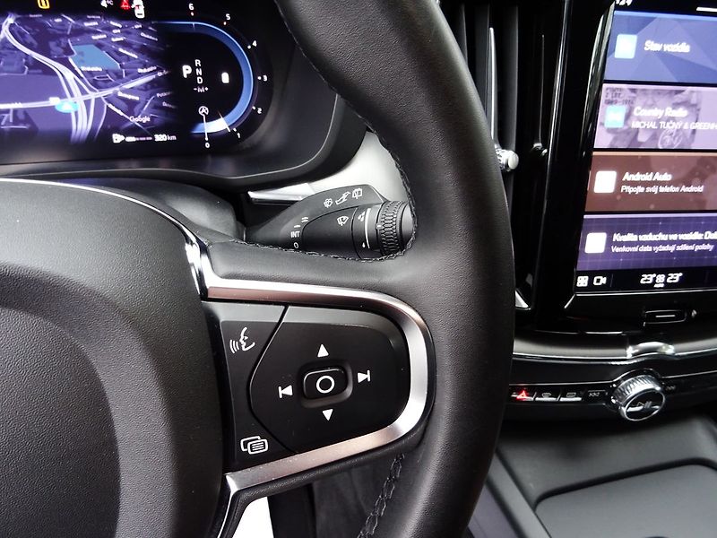 Volvo XC60 B4 145kW AWD LED Mild-Hybrid - fotka 17 z 33