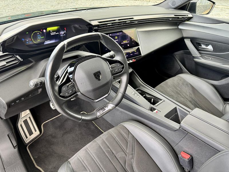 Peugeot 308 (2022) e-GT HYBRID 225 - fotka 15 z 28