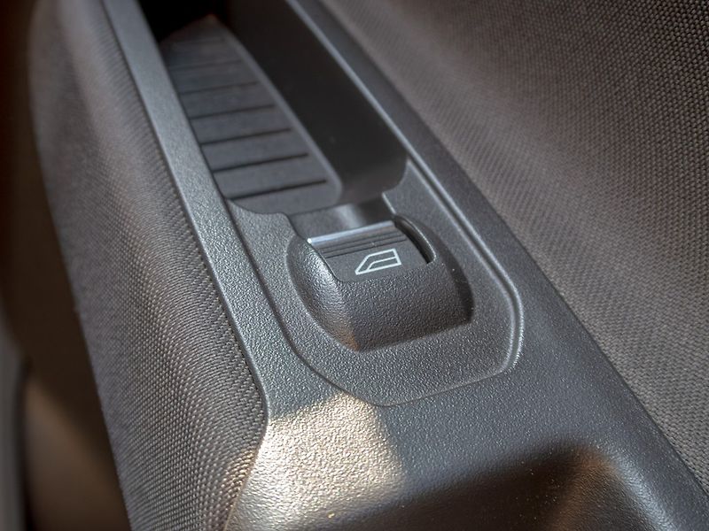 Ford Grand C-MAX (2017) 2.0TDCI 110KW 7sedadel – TAŽNÝ - fotka 28 z 47