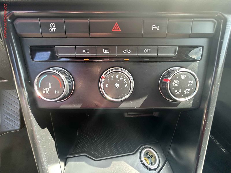 Volkswagen T-Roc (2019) 1.0TSi, ČR, AC, tažné - fotka 13 z 17