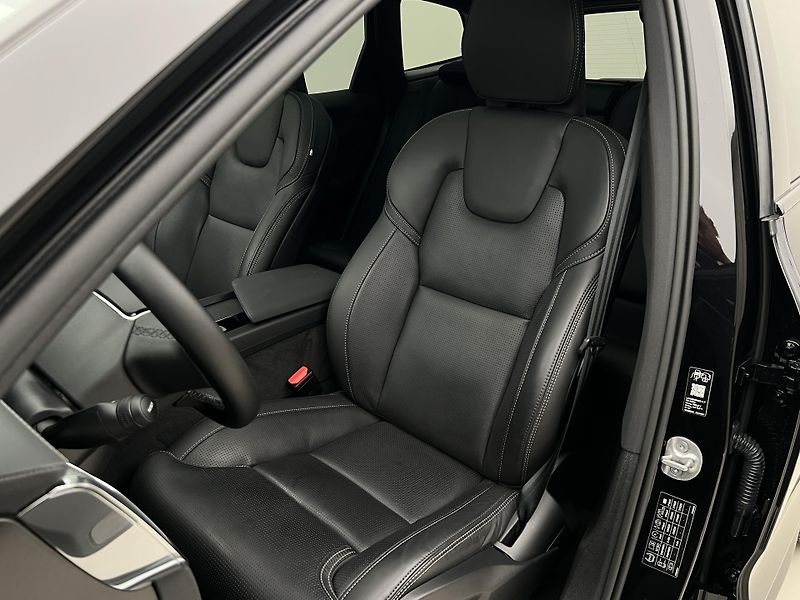 Volvo XC60 T8 AWD ULTRA BLACK RECHARGE CZ - fotka 19 z 50