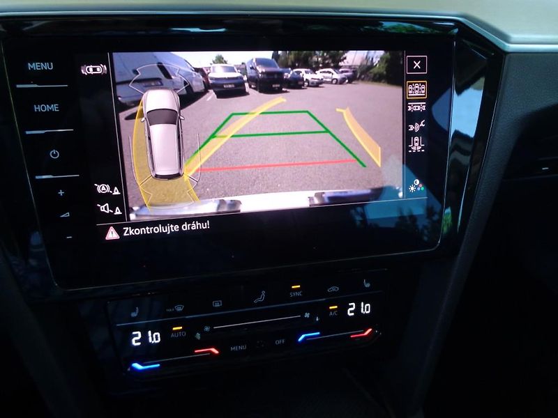 Volkswagen Passat 2.0 TDI DSG Elegance 110 kW - fotka 16 z 30
