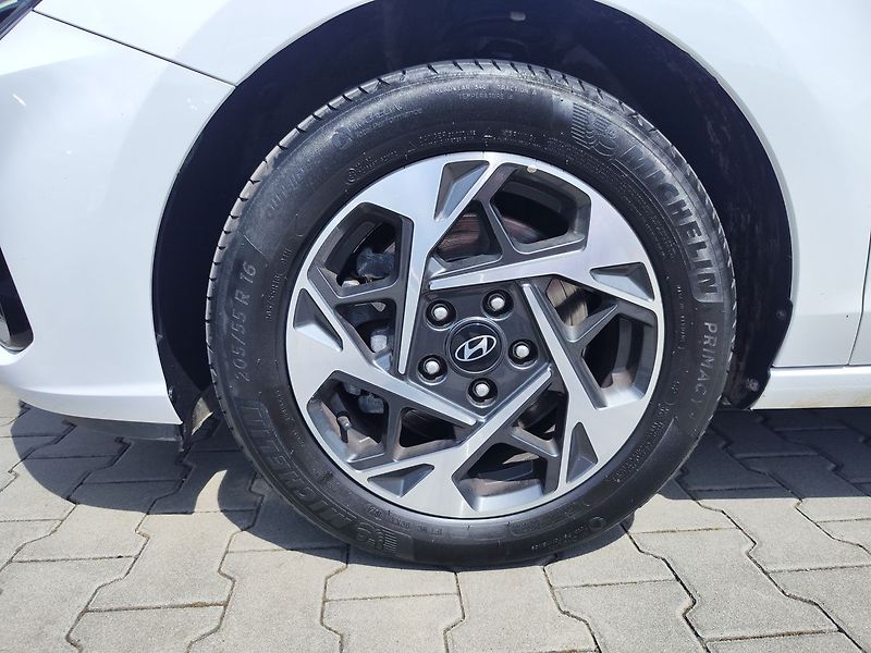 Hyundai i30 1.5 T-GDi/103kW Style DCT - fotka 31 z 32