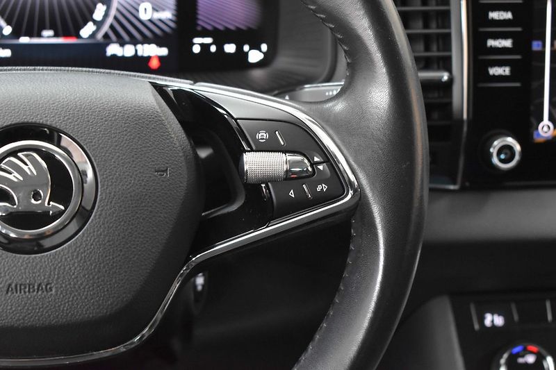 Škoda Karoq 2.0 TDI DSG*ACC*KAMERA*DPH* - fotka 18 z 39