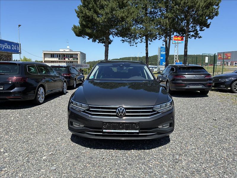 Volkswagen Passat 2,0 TDI,TAŽNÉ,WEBASTO - fotka 4 z 30