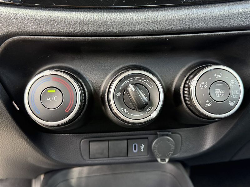 Toyota Aygo X 1.0L  CVT Comfort - fotka 20 z 22