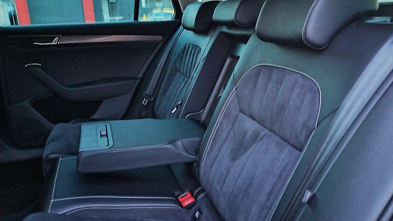 Škoda Superb 2.0 TSI 140kW WEBASTO-TZ-DPH  - fotka 22 z 37