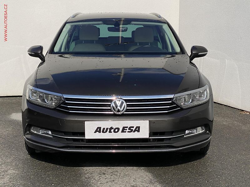 Volkswagen Passat (2018) 2.0 TDi, ČR, Highline, DSG - fotka 2 z 20