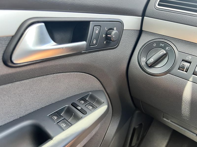 Volkswagen Touran 1.2TSi 7MÍST KLIMA TEMPOMAT - fotka 19 z 43