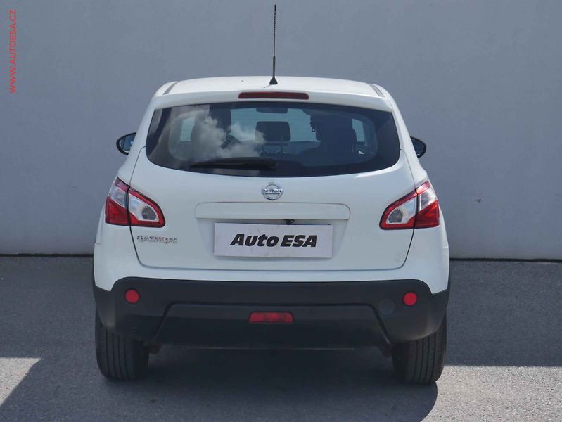 Nissan Qashqai (2011) 1.6, ČR, AC - fotka 5 z 14
