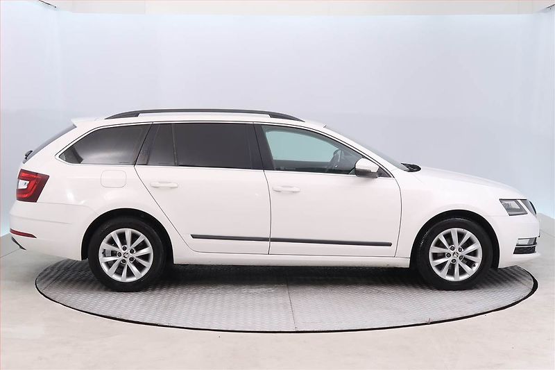 Škoda Octavia (2018) Style Plus 1.6 TDI, Tempomat - fotka 6 z 18