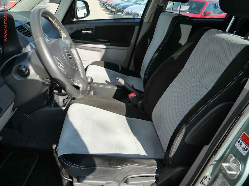 Suzuki SX4 (2011) 1.6 VVT 4x4, AC, park.asist - fotka 9 z 14
