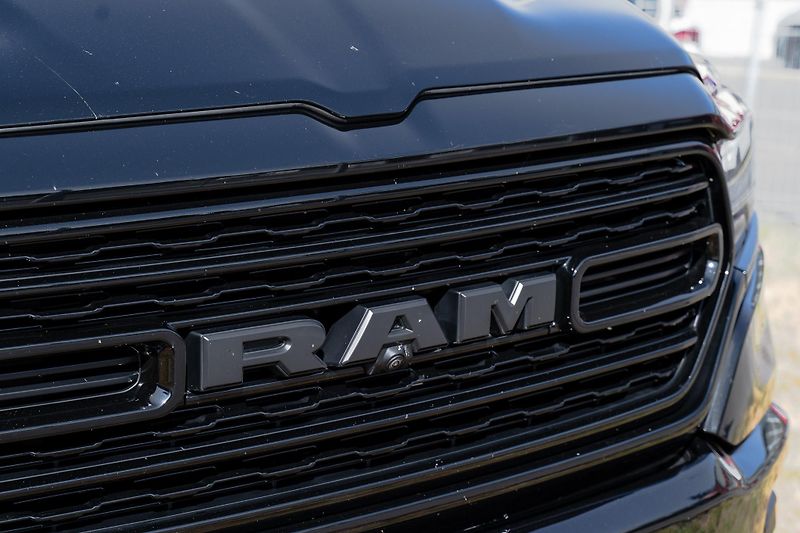Dodge RAM (2023) 1500 5.7 HEMI V8 LIMITED/NIGHT - fotka 9 z 24