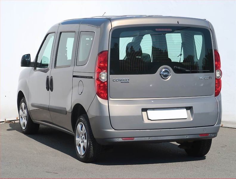 Opel Combo (2013) 1.6 CDTI, 5Míst, ČR - fotka 4 z 16
