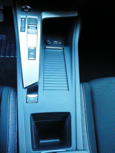 Peugeot 308 SW ACTIVE PT 130k EAT8 - fotka 17 z 26